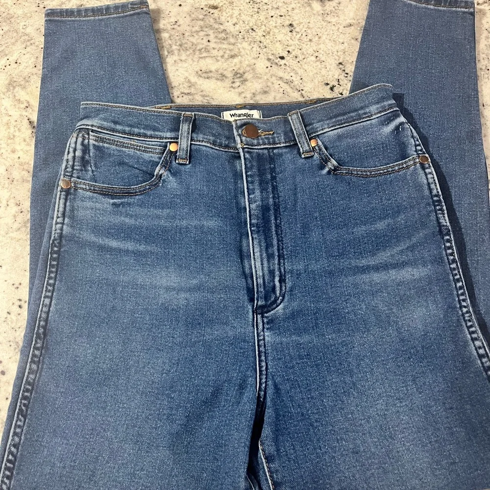 Wrangler Women's Blue Slim Jeans - Picture 2 of 4